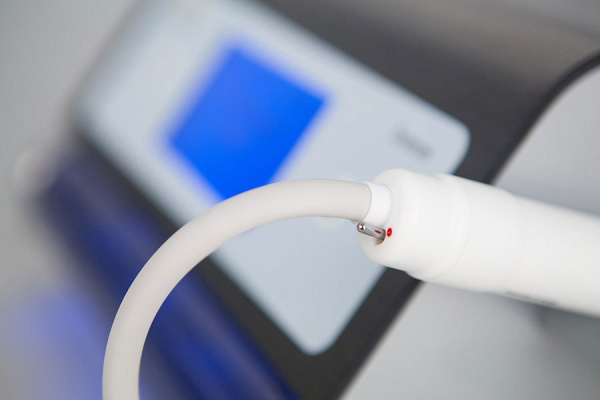 Фото - Педикюрный аппарат FeetLiner Breeze (со спреем и подсветкой)