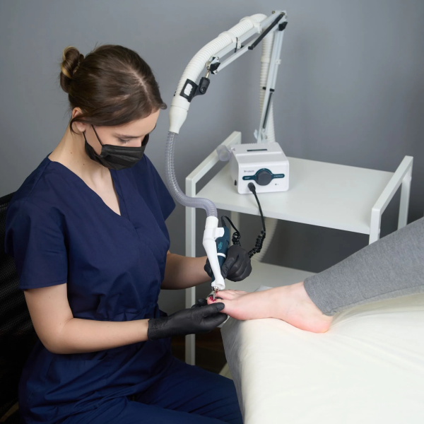 Фото - Пылесос для педикюра "Nail Assistant" (с тележкой)