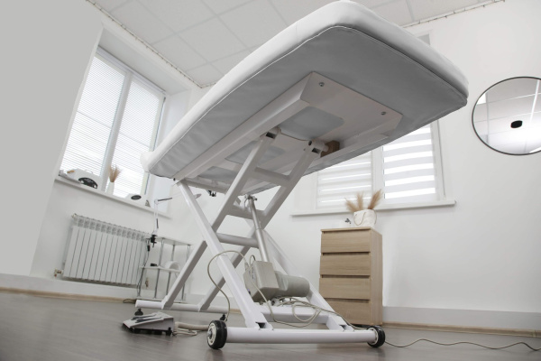 Массажный стол-кушетка «Риваль Урал» К1 (электропривод, 1 мотор) (Массажный стол-кушетка «Риваль Урал» К1 (электропривод, 1 мотор, цвет белый))