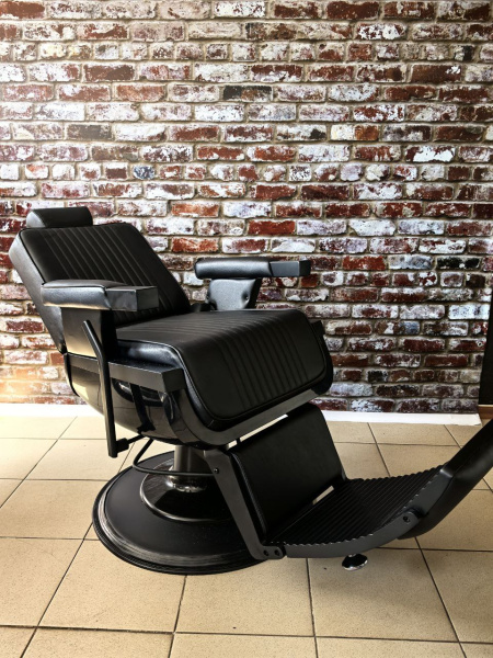 Фото - Кресло для барбершопа Томми Блэк